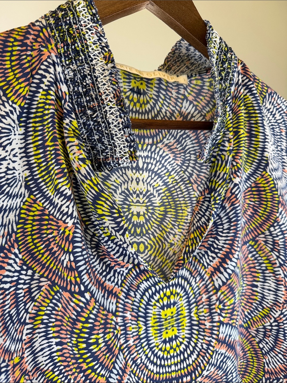 Marie Oliver Emilie Silk Blouse Mock Neck Smocked Abstract Kaleidoscope Size L - Picture 4 of 12